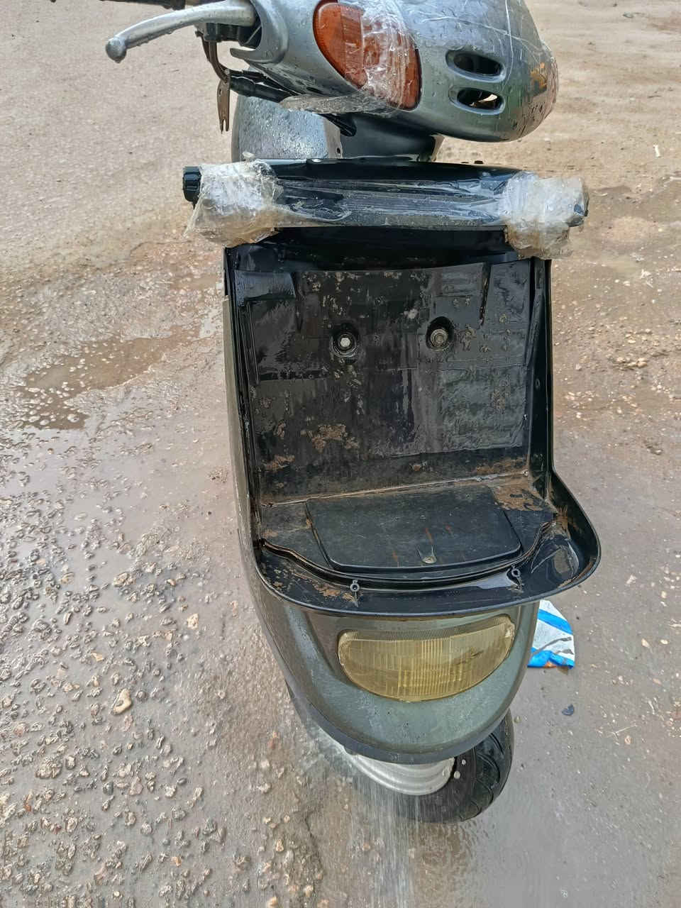 للبيع مكان حي العباس مجفته مره واحده الموديل ما ادري رقم الموبايل بواتساب *********** السعر 300 مستعجل على بيعتها
