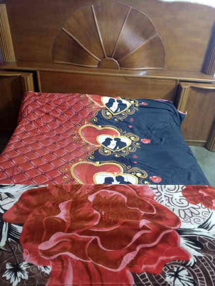 سلام عليكم غرف نوم توج مستخدم
حطاطه سعرها 500 وبي مجال عنوان القائم  ***********
