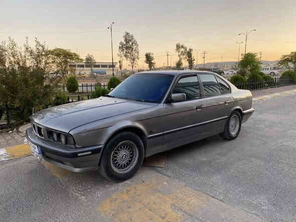 بیئێم مودیل1991
کراوە بە 1995
 525iبیلاد گێر ئۆتۆماتیک مەکینە کەپس
 گێرو مەکینەو ئەکسل بەشەرت
بۆیاخ عامە بەس چەمپێکی پێشی هەیە لای سەکن 
موسو بڕاوە بەشەرت 
سڵایت چوار جام کارەبا
 دەبڵ ئێرباک پێش پان
 کوشن جلدی سپی
 چوار تایەو ویلی موشەبەکی بیلادی لەژێرە
ڕەقەم هەولێر سەنەوی بەسەرجوە بەشەرتی تحویل  6ورەقە غرامەی لەسەرە دوای معامەلە ئەیگێرمەوە                سعر
51مجال
شوێن چەمچەماڵ 
ژ.م ***********
***********
ئەدمین ❤🌹
