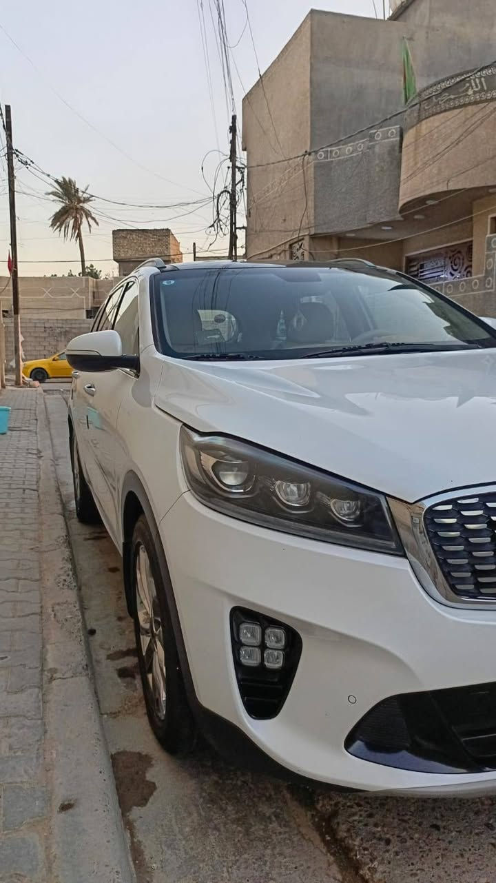 سورنتو خليجي موديل 19 بغداد باسمي 
بانوراما 
كشن كهربائي 
جنطه كهربائي 
ثلاث قطع تبريد 
مكفوله من اي تبديل وضربه قويه فيها طخه صغيره جدا بين البابين 
تخم تاير صدر ميكانيك كله شغال جديد 
السياره ما تصرف عليها اي شيء 
الاتصال واتساب 
***********
السعر 255
