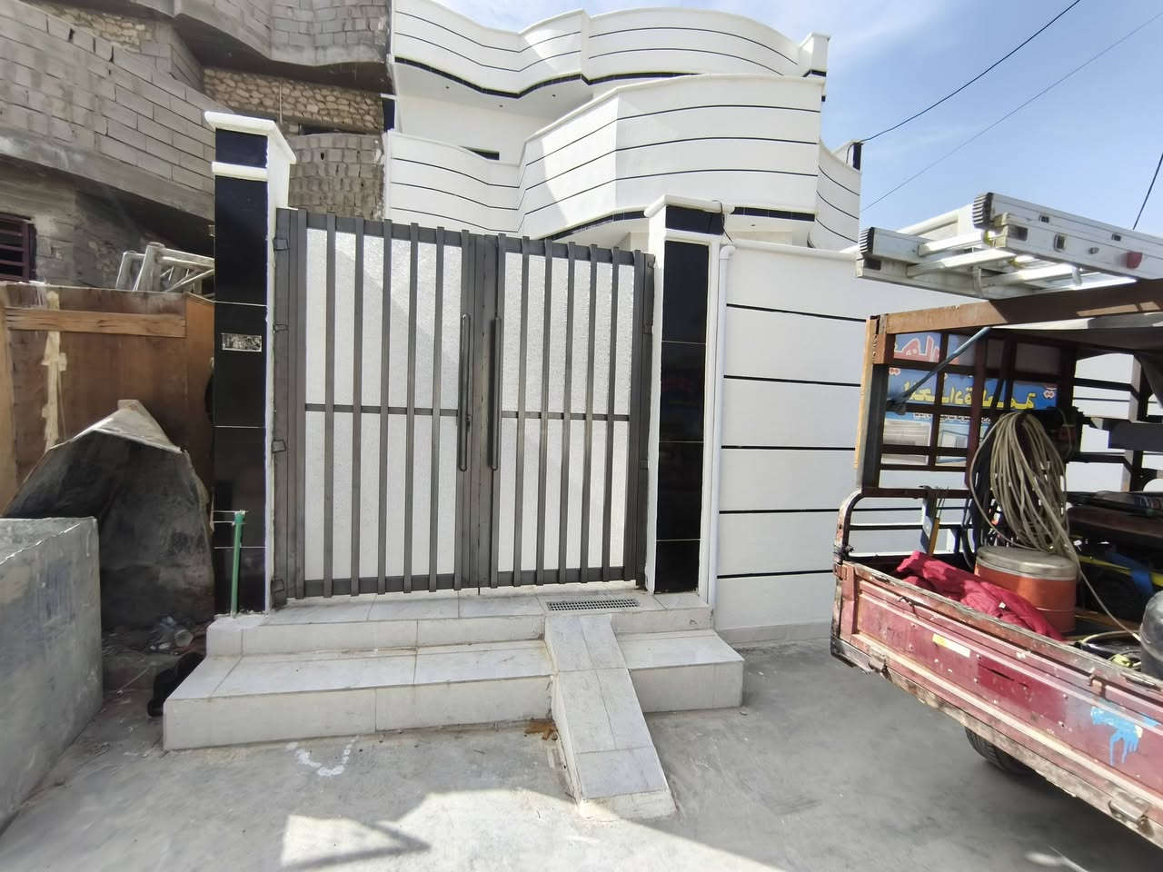 ايهاب المحمدي للحدادة العامه المتنقله
ابواب شبابيك محجلات كرفانات مصاعد سقائف بانواعه باسعار مناسبه 
للتواصل، ***********
