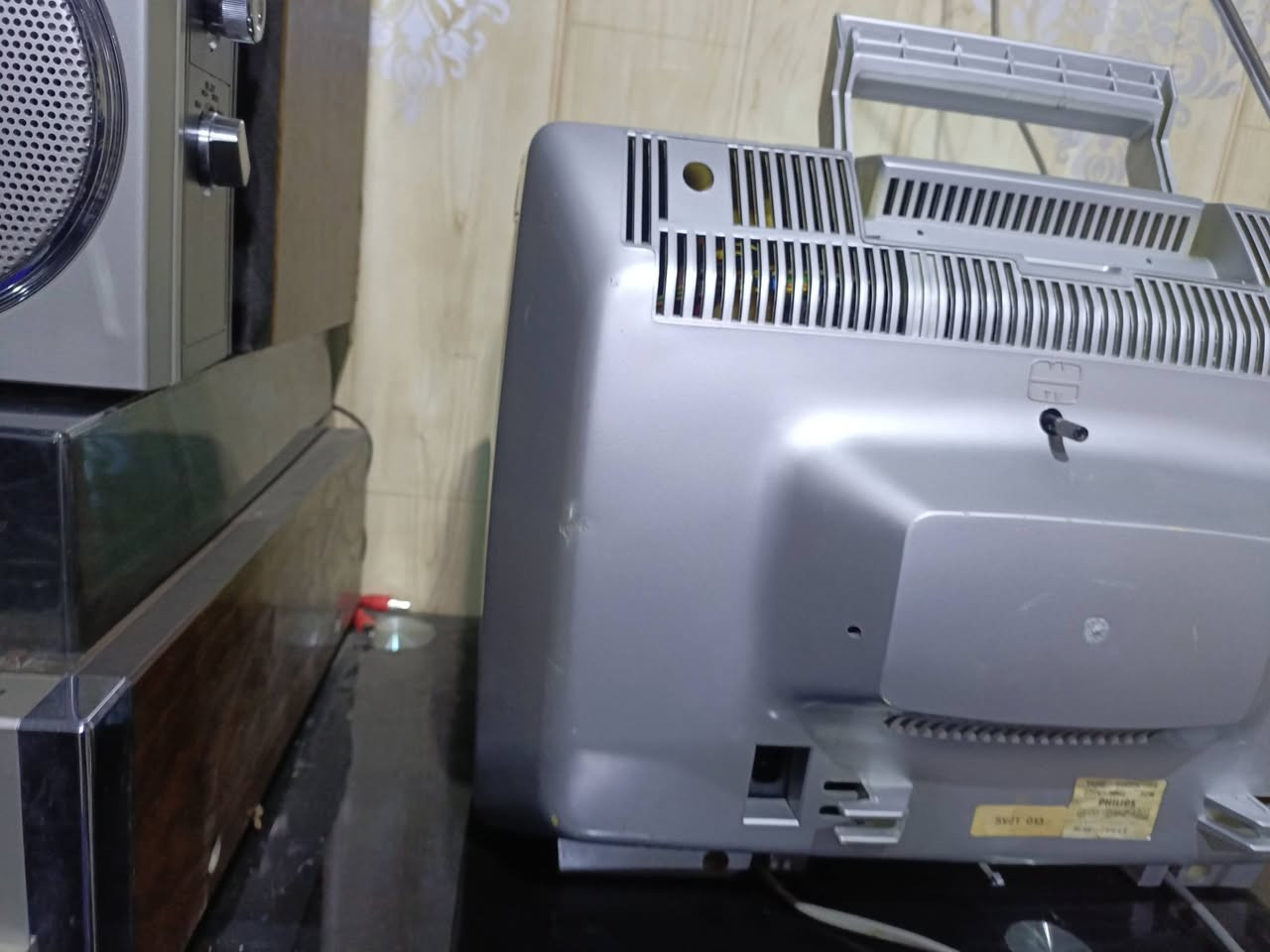 للبيع 
تلفزيون أسود أبيض (ڤلبس.PHILIPS) ياباني المنشأ صناعه السبعينات..
حجم 14 بوصه نظافه عاليه جدا شغال وبحاله ممتازه خالي من التصليح نهائيا بلاد وضع شركه شرط الفحص والضمان 
للاستفسار (***********) متواجد واتساب ماسنجر يوجد توصيل 
((السعر ٦٥ الف مع التوصيل))
