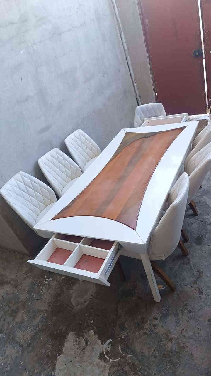 مــوصـل 
الميز  100  نهايته
طخم  150بيهم مجال
العنوان حي العبور   ***********
