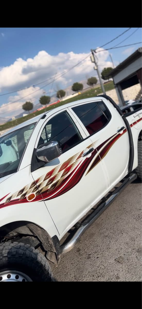 قەزافی گاز ٢٠٠٨
فەحسو هەزەی تازە لۆ کرایە 
رەقەمی نوە سەنەوی بەسەر چوە 
مەکینە ئینجیکتەر  بیلادی 
سەرفو بوخارو دوکەری نیە بەشەرت 
تەحویل خرامە بەشرت  هەر چوار تایەی نوئیە 
تەبرید گئر دەبل گئر یەک هەزاری مەسرەفی تئ دا نیە 
سحر ١٠٣و مەجال 
شوئن سۆران 
 ***********
***********ڤایبەرو وەتساپ سوران, أربيل
