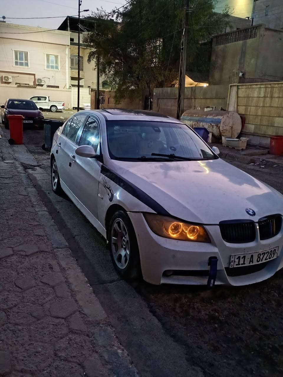 السلام عليكم
بي ام E90 مديل 2006 للبيع او للمراوس 

السياره مكينه vvt 3000 السياره بدون ضربه ولا معجون فقط بارد في الجاملق الامامي  ويل كب كروم 16  تخم تاير جديد داخل جلد بيجي  لايتات زنون 

رقم بغداد انكليزي هزه جديده سنويتهه ل2031 

مكان السياره بصوه طويسه السعر 54

للستفسار ***********
