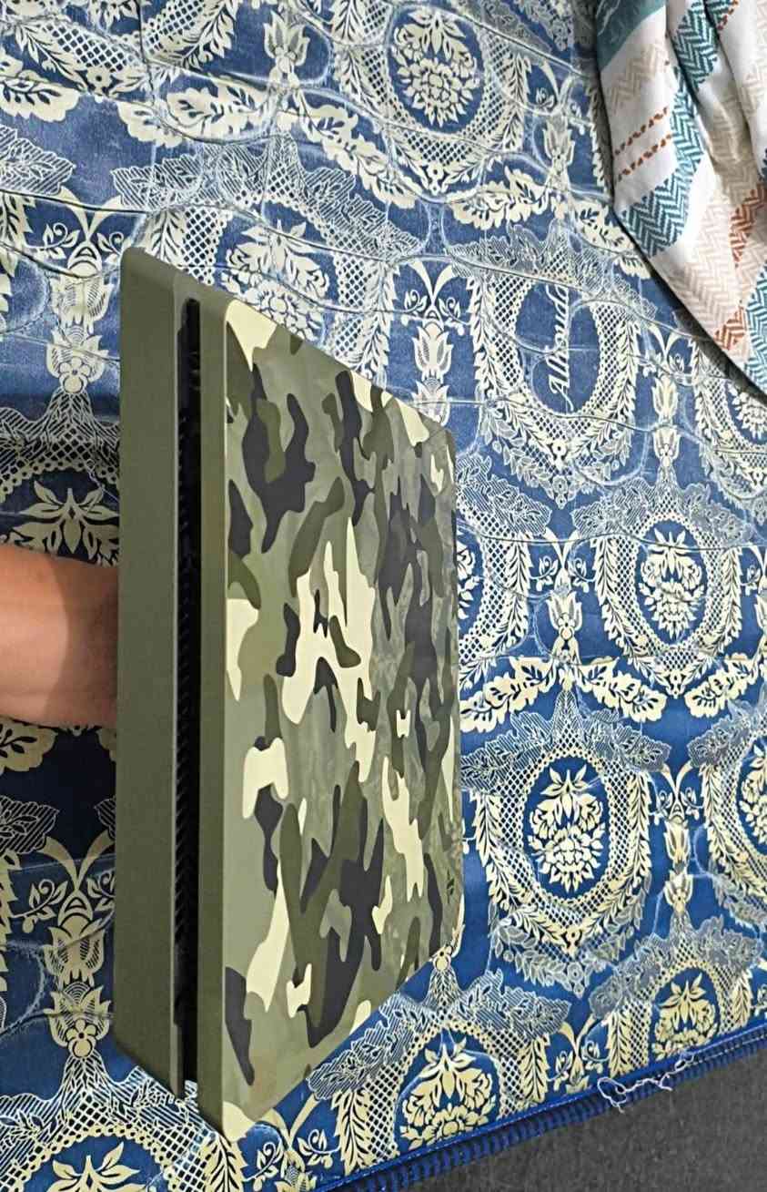 بلايستيشن فور سلم واحد تيرا اونلاين باندل
لوك ستيكر ماداخل صيانة تحديث 13 
جوستيك عدد 2 مع أقراص عدد 2
السعر280 الف عنوان بغداد 
الرقم *********** واتساب
