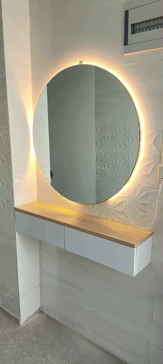 مێزی کونسوڵ بە ئاوێنەو گڵۆپی لیدەوە  
وە بە ئاوێنەی گەورەوە نرخی 65 هەزارە گەیاندن و هەڵواسین تەنها 5 هەزارە بۆ ناو شاری سلێمانی درێژی یەک مەترە 
*********** Singapore
