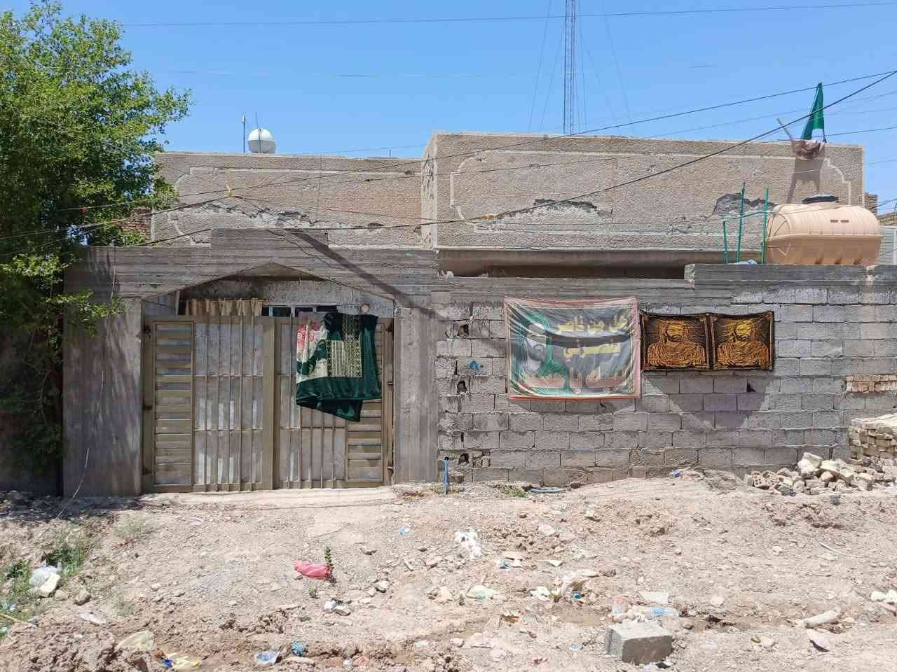 السلام عليكم

بيت للبيع طابو صرف المساحة 206 متر طابق واحد

استقبال و مطبخ و صالة و غرفتين نوم

حمام وتواليت داخلي \ حمام وتواليت خارجي

العنوان: حسينية الراشدية - مسقط - شارع العقيد علي / قرب حسينية الحسن المجبتى

السعر: 95 مليون وبيه مجال

رقم التلفون: ***********
