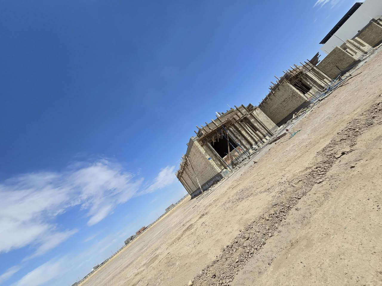 مجمع السومري السكني العنوان سامراء مجاور شارع 100 الجديد وحي الكفاءات مكون من 702 وحدة سكنية ومدارس وحدائق وهايبر ماركت و مدينة العاب 
باجر ان شاءالله اشوف طريقة البيع شلون تكون والاقساط شلون تكون ونأمل ان يكون جيد وخالي من اي مشاكل والتوفيق للجميع 

للاستفسار الاتصال على *********** 
او زورونا على مكتب المميز للوساطة العقارية حولي المثنى الشهداء مقابل الجبيرية الثالثة مجاور صيدلية جوهرة المدينة

