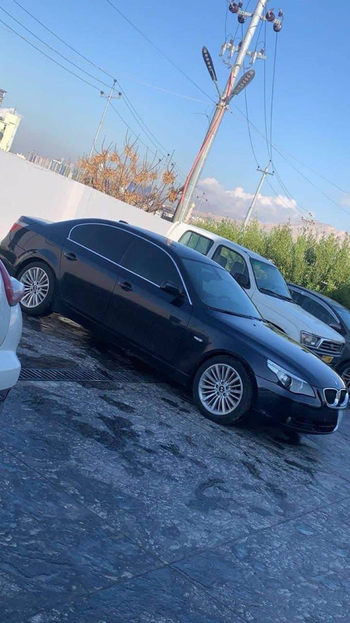BMW 530i 
مۆدێل 2005
رەنگ : نیلی 
مەنفێست اصلی گۆمرکا ابراهیم خلیل
حزام ۆ برین غرامە بشەرت
نۆزەل کۆرت 
داخلی حەلیبی
سعرا ۆێ : 85 ۆرقە مجال 
رقەم تلفۆن: ***********
تایرە جدید دهوك, العراق

