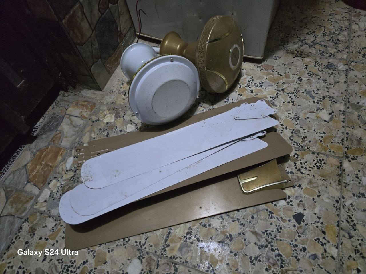 الكيز اب40الف الصلي اخو جديد البنكات ع15الوحده والله بلاش جاي اسوي اني صدك واحد عراق  *********** والله بلاش
