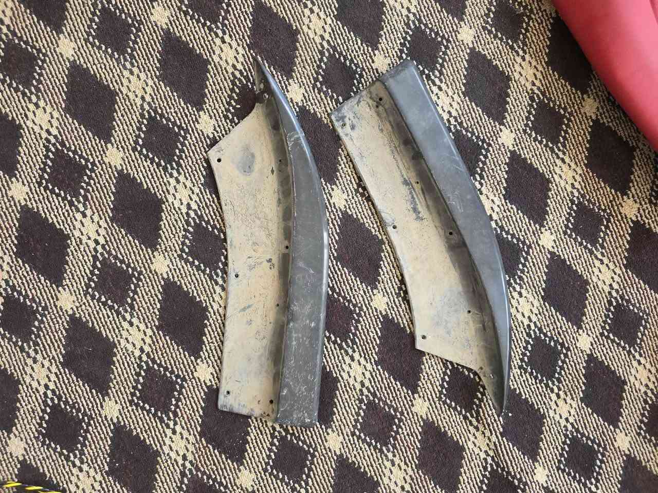 السلام عليكم من رخصة الادمن غراض كماليات جارجر كله اصلي ونضيف مال سيارتي الله شاهد
دوشمة اصليه نظيفه مابيهه اي شي الله شاهد اشتريتهه ١٥٠+ زنون كلش قوي اشتريته ٧٠ الف +كاعيات جارجر النظافه ٨٠ بالميه + درع وزعانف خلفيه الله شاهد غراض كلهين جدد مكاني النجف ***********
