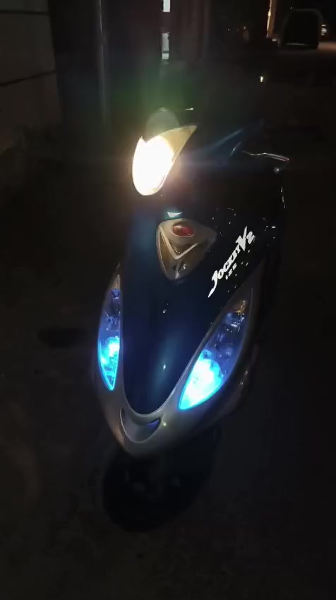 السلام عليكم دراجه كامكو ڤي تو مصبوغه جماليه دراجه ناعمه و حلوه موديل 2018 مكاني  حي البساتين السعر 950 و بيها مجال رقم التلفون ***********
