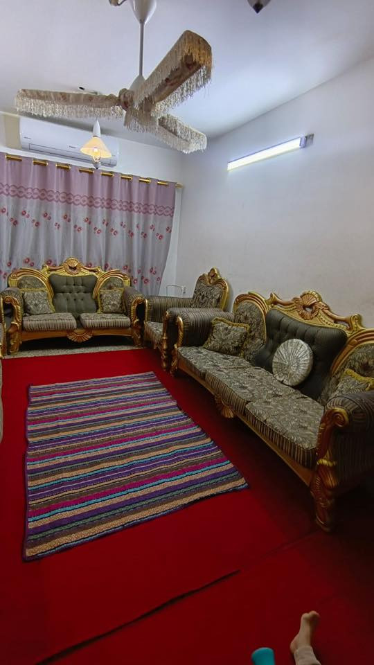 السلام عليكم تخم قنفات رئاسي 10 مقاعد النظافه تجي وتشوف بعينك سعره 350 للاتصال ***********
