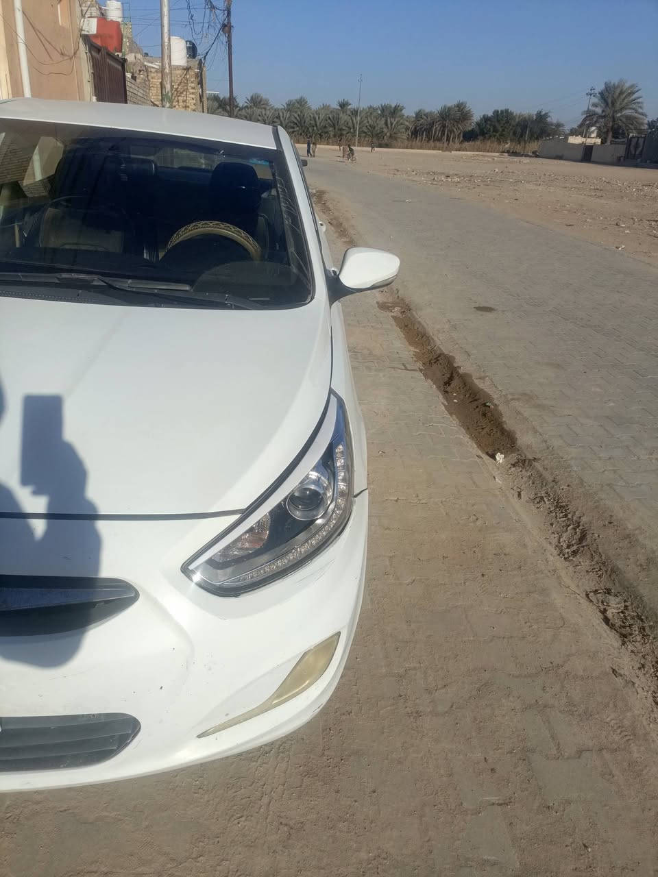 اكسنت ٢٠١٥ باسمي محرك ١٤٠٠ 
فوول ماعدا الفتحة 
رقم نجف للتواصل ***********
١٠٠$ وبيه مجال
