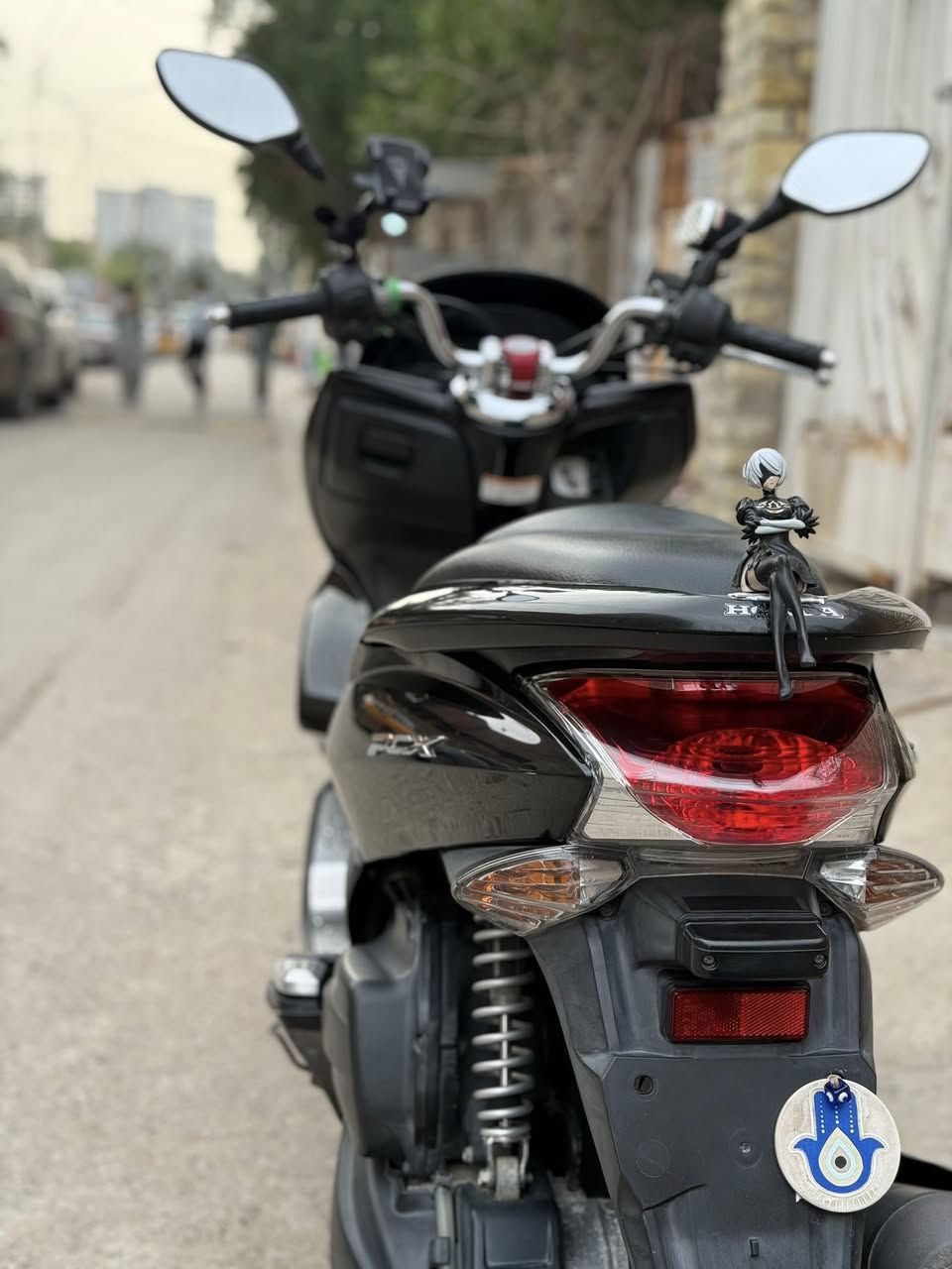 دراجه pcx نضافه 100‎%‎
مكفوله كفاله عامه دراجه رمبه ماشيه 11 الف حقيقي 
نازله من بيت طارش مكفوله لأخر برغي بيها ممفتوح ولا مصلحه نهائيا تتعب تكول نضيفه لحد يكلي شبيها اخي رمبه 

السعر اتصل وتدلل او ادخل خاص 
*********** مكاني بغداد الشعب
