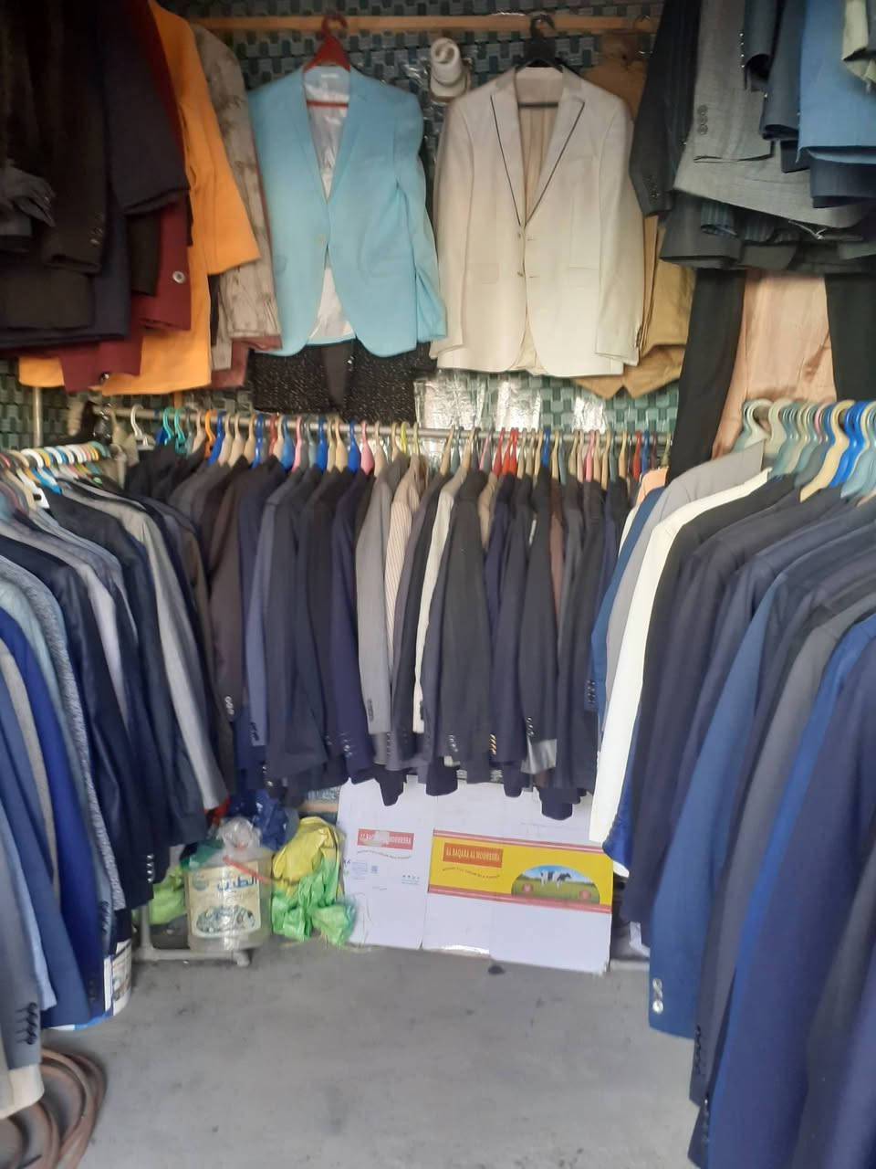 عندي ملابس تصفية محل ستر باله نظيفة سعر القطعه 5000دينار عنواني رفاعي مقابل مصرف الرافدين قرب المحكمه القديمه ممكن مراسلة الصفحة او الاتصال على الرقم التالي ***********ومن الله التوفيق
