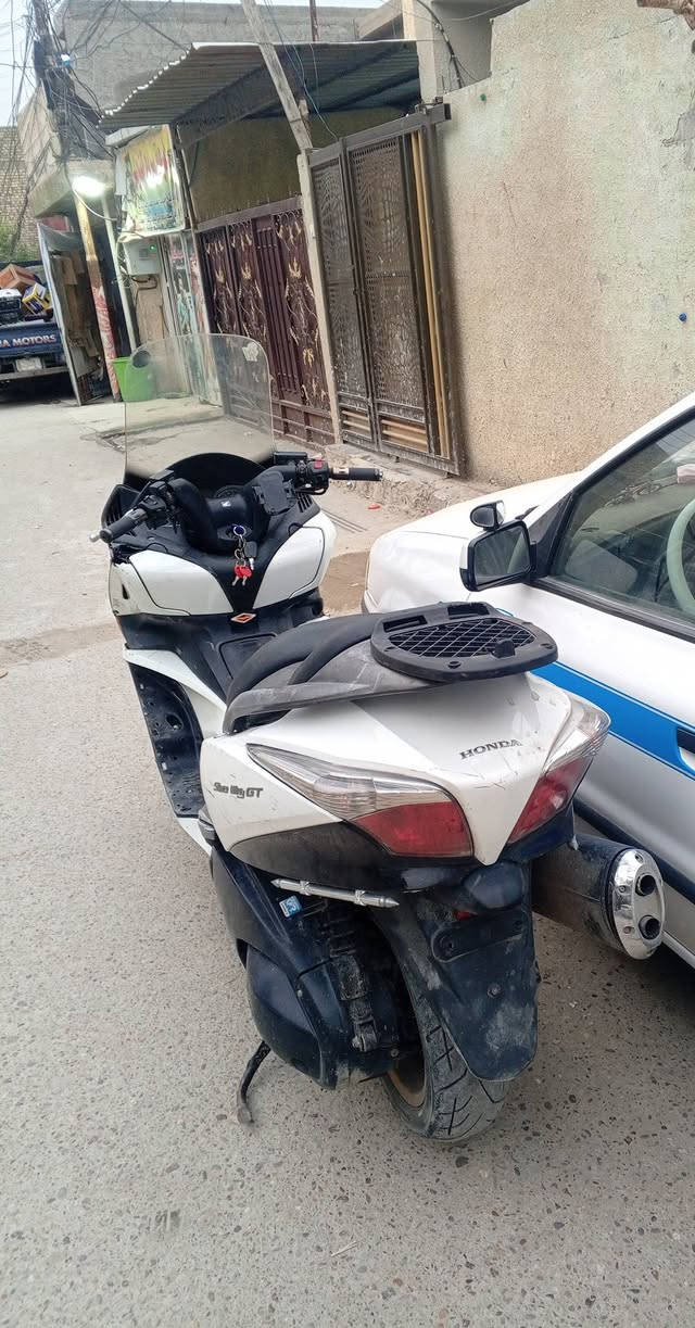 سلام عليكم شبابنه طيبين سلفر ونج جيتي 400 دراجه مكينه كفاله برغي ممفتوح بيها وناعمه خرسه بس كفرات بيها شخوط يرادلها صبغ ترجع شركه يرادلها ترتيب اريدها بسعر مناسب مليون 250 مكاني بغداد شعب رقم ***********
