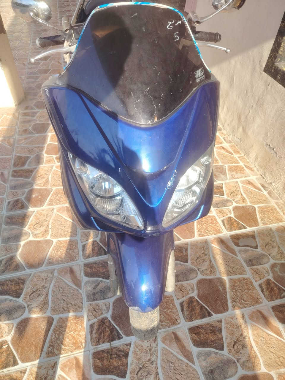 السلام عليكم هاي الدراجه للبيع سعر 10 اوراق وبيها مجال اتصلوا على هذا الرقم ماكو مراسله  ***********
