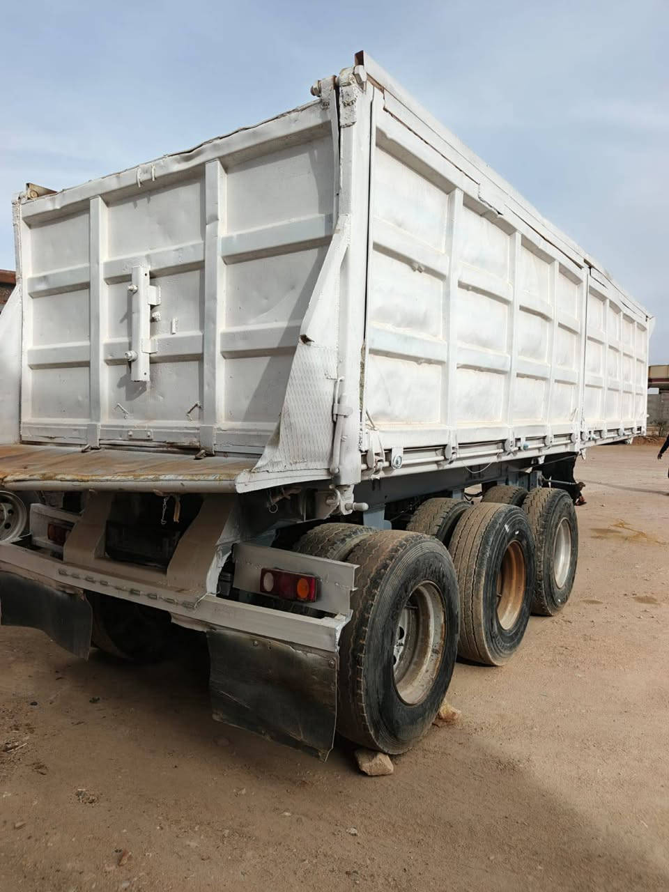 اسلام عليكم اخوان سفينه قلاب للبيع جديده جاهزه من كلشي 3دنگير تايرات اجد من النص العمر برقي ماعايزها تكعب 28ونص العنوان الانبار حديثه رقم الموبايل ***********
