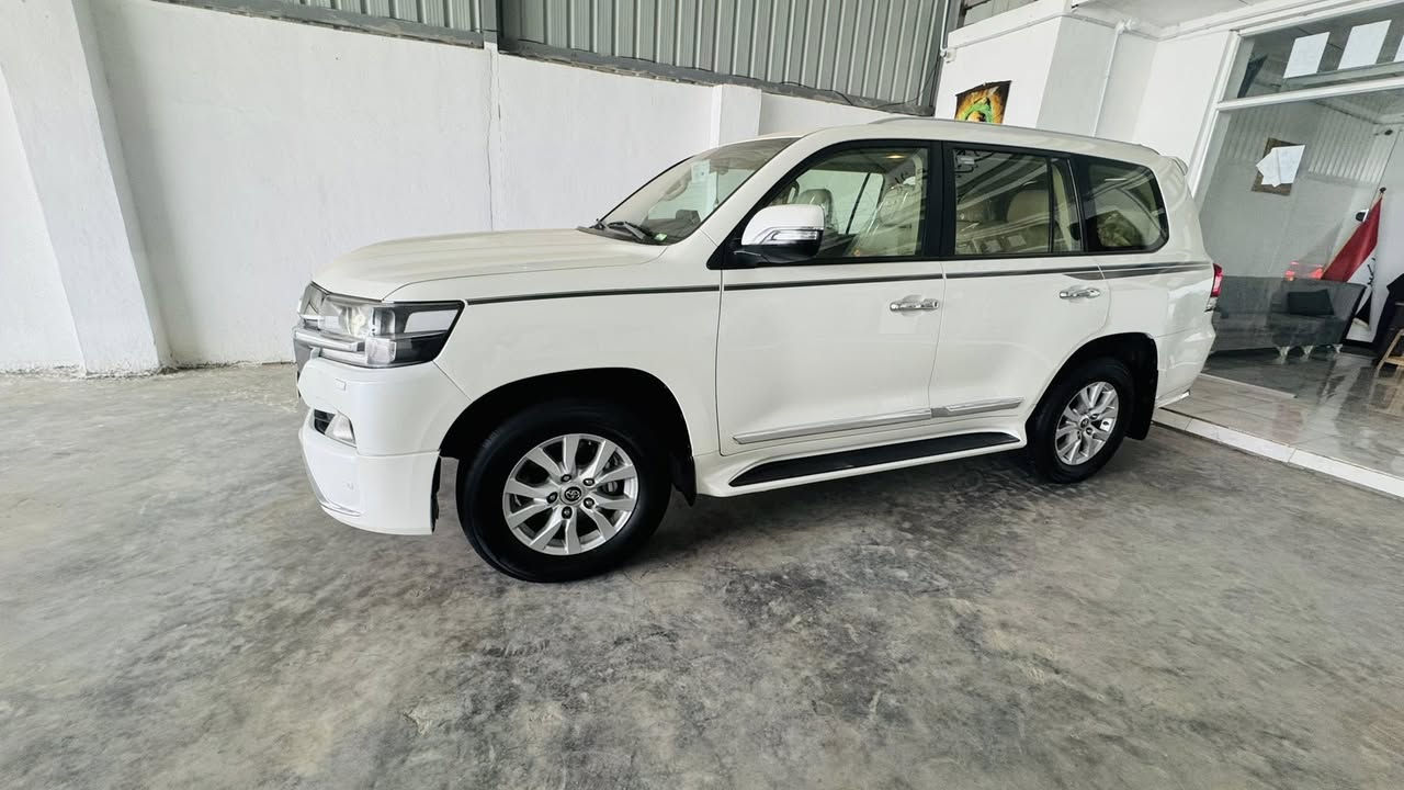 سلام عليكم للبيع لاندكروزر موديل ١٨
وأي تديشن
سيارة جديدة 
ماشيه ٥٥
ترهم مراوس
***********
