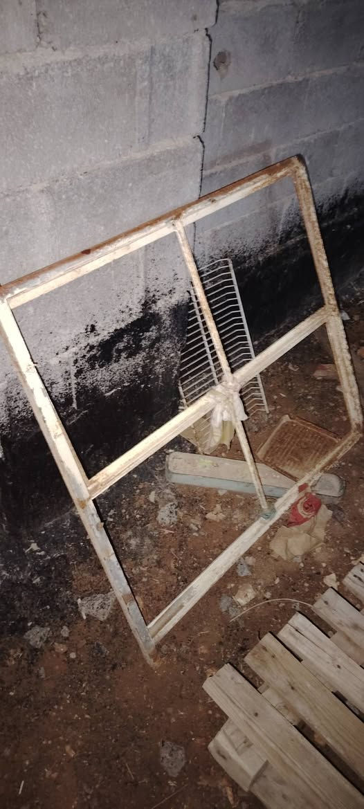 للبيع باب حديد هيه والجرچوبه بيه نفشات وحديده ثقيل 
مع شباك مال تفليش حديد ثقيل مع جامات كامل 
مع شيلمانات كل وحده متر وربع مع شباك متر بمتر ثاني بدون جام 
للبيع يفيدنك اذا تريد تسوي مزرعه مغاسل خارجيه غرفه 
سعرهن كلهن 70 وبيهن مجال ديوانيه طريق السنيه السياحي تفاصيل اكثر خااااص


**إذا كنت صاحب هذا الإعلان وتريد حذفه لأي سبب، رجاءا أرسل رسالة إلى الدعم الفني**