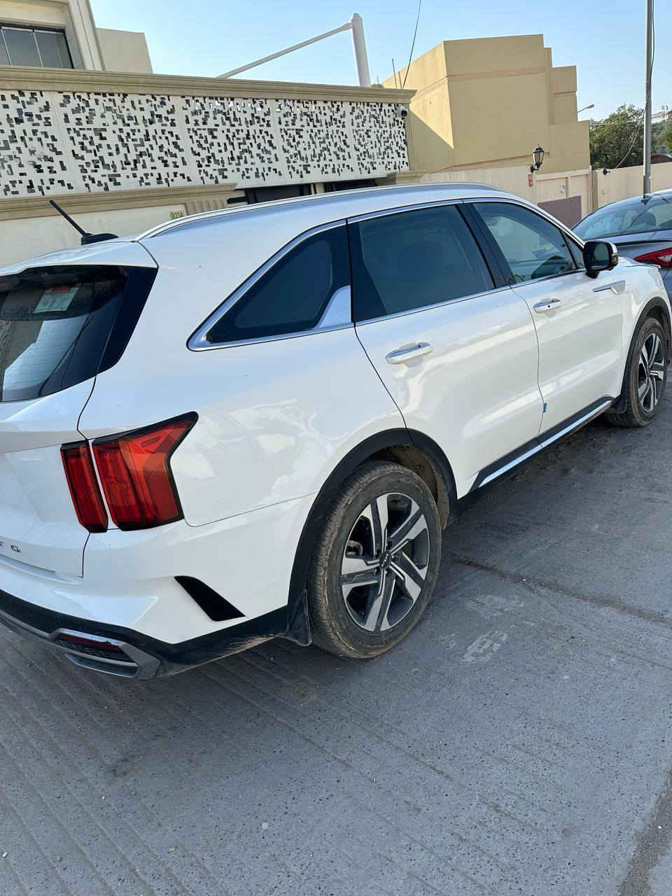 سلام عليكم سيارة سورنتو للبيع 2022 
فوول 1/1. 
5 كاميرات شاشة ديجيتل مواصفاته    
كشنات تدفئه تبريد + كهرباء 
تبريدهه ثلج ❄️ 

سقف بانورامي بالكامل 

ماشية 126 الف  حقيقي السياره 

السياره محافظ عليهه بانزين محسن  
السياره محركهه 6 اسلندر

سايد بريك كهرباء 

دفع رباعي فور ويل 

٤ انضمه قياده 

كير ماوس 

تخم تاير جديد
وارد خليجي 
البندي مبدل وكاله وبيها بارد بالجاملغ الخلفي 
الاستفار الاتصال على الرقم  ***********

 السعر 275
