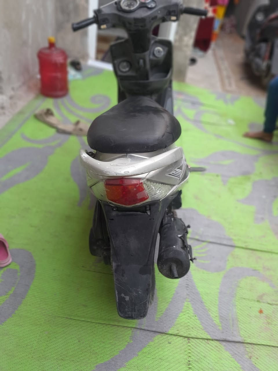 السلام عليكم 
دراجة جاهزة مكينة مامفتوحة شلعة تخبل 
بغداد الحبيبية الاستكشافات 
السعر 275 وبيها مجال 
***********
