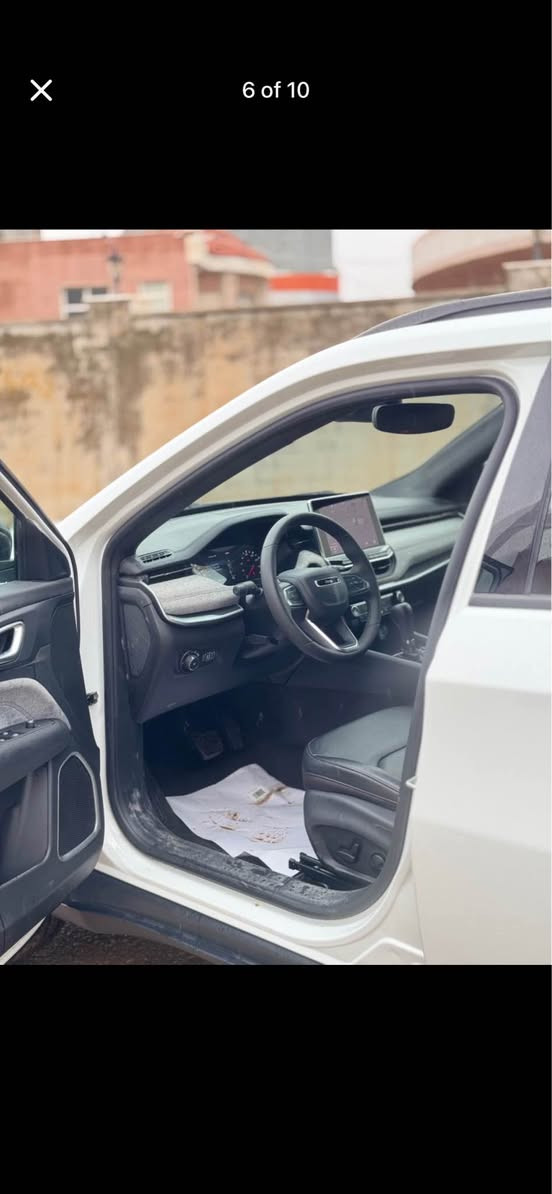 ئەمە ڕێکخستنەوەیەکی جوان و پوختەیە بۆ زانیارییەکانی ئۆتۆمبێلەکەت بە زمانی کوردی، کە گونجاوە بۆ پۆستکردن و فرۆشتن:

جێب کۆمپاس ٢٠٢٤ (Jeep Compass 2024)

تایبەتمەندییەکان:

مۆدێل: ٢٠٢٤

ڕەنگ: سپی

ژمارە: کاتی (٩٠ ڕۆژ)

بزوێنەر: ٤ پستن تۆربۆ (بەهێز و کەم مەسرەف)

سیستەمی گێڕ: دەبڵ ئەکسل (4x4)

مواسەفاتەکان (فول مواسەفات بەبێ پانۆراما):

کوشین: جلد، سارد و گەرم (Full Leather Heated & Cooled Seats)

سوکان: سارد و گەرم

شاشە: شاشە گەورەی نوێ

کارپێکردن: بەسمە و شەغالە (Keyless Entry & Remote Start)

تایە: ٤ تایە و ویلی نوێی لەسەرە

سیستەمی لێخوڕین: خاوەنی چەندین مۆدی لێخوڕینە وەک (بەفر، سەرچیا، قور و لم)

سیستەمی سەلامەتی و یارمەتیدەری شۆفێر:

ڕادار: ڕاداری پێش و دوا

خەتی جادە: سیستەمی ئاگادارکردنەوە و گەڕانەوە بۆ ناو خەت

تەحدید سورعە: سیستەمی جێگیرکردنی خێرایی (Cruise Control)

ئەم ئۆتۆمبێلە هەموو مواسەفاتێکی فوولی تێدایە تەنها سەقفی پانۆراما نییە.

للبيع: جيب كومباس 2024 (Jeep Compass 2024)

المواصفات العامة:

الموديل: 2024.

اللون: أبيض.

الرقم: رقم مؤقت (90 يوم).

المحرك: 4 سلندر توربو (قوة واقتصاد في الوقود).

نظام الدفع: دبل اكسل (4WD) مع وضعيات قيادة متعددة (الثلج، الطرق الجبلية، والمنحدرات).

المواصفات الداخلية والراحة (فول مواصفات ما عدا البانوراما):

الشاشة: شاشة كبيرة تعمل باللمس مع أحدث الأنظمة.

الكراسي: جلد فاخر، مزودة بنظام تدفئة وتبريد.

المقود (الستيرن): مزود بنظام تدفئة وتبريد.

التشغيل: نظام البصمة مع خاصية التشغيل عن بُعد.

الأنظمة والتقنيات:

الأمان: رادار خلفي وأمامي، نظام تنبيه الخروج عن المسار (تحديد مسار).

السرعة: نظام تثبيت وتحديد السرعة (Cruise Control).

العجلات: 4 إطارات مع "ويلات" جديدة تماماً. أربيل, العراق


**إذا كنت صاحب هذا الإعلان وتريد حذفه لأي سبب، رجاءا أرسل رسالة إلى الدعم الفني**