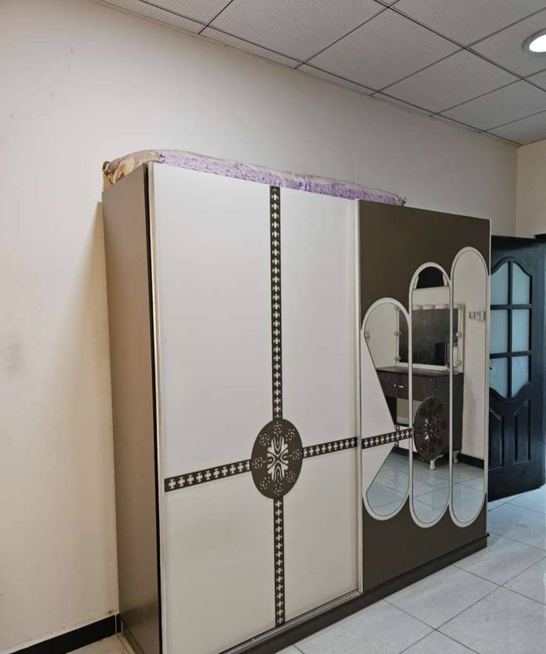 غرف نوم عدد ثنين مع ميز طعام مع بلازمه مكان البصره التنومه السعر مليون وخمسميه وبيه مجال للستفسار ***********
