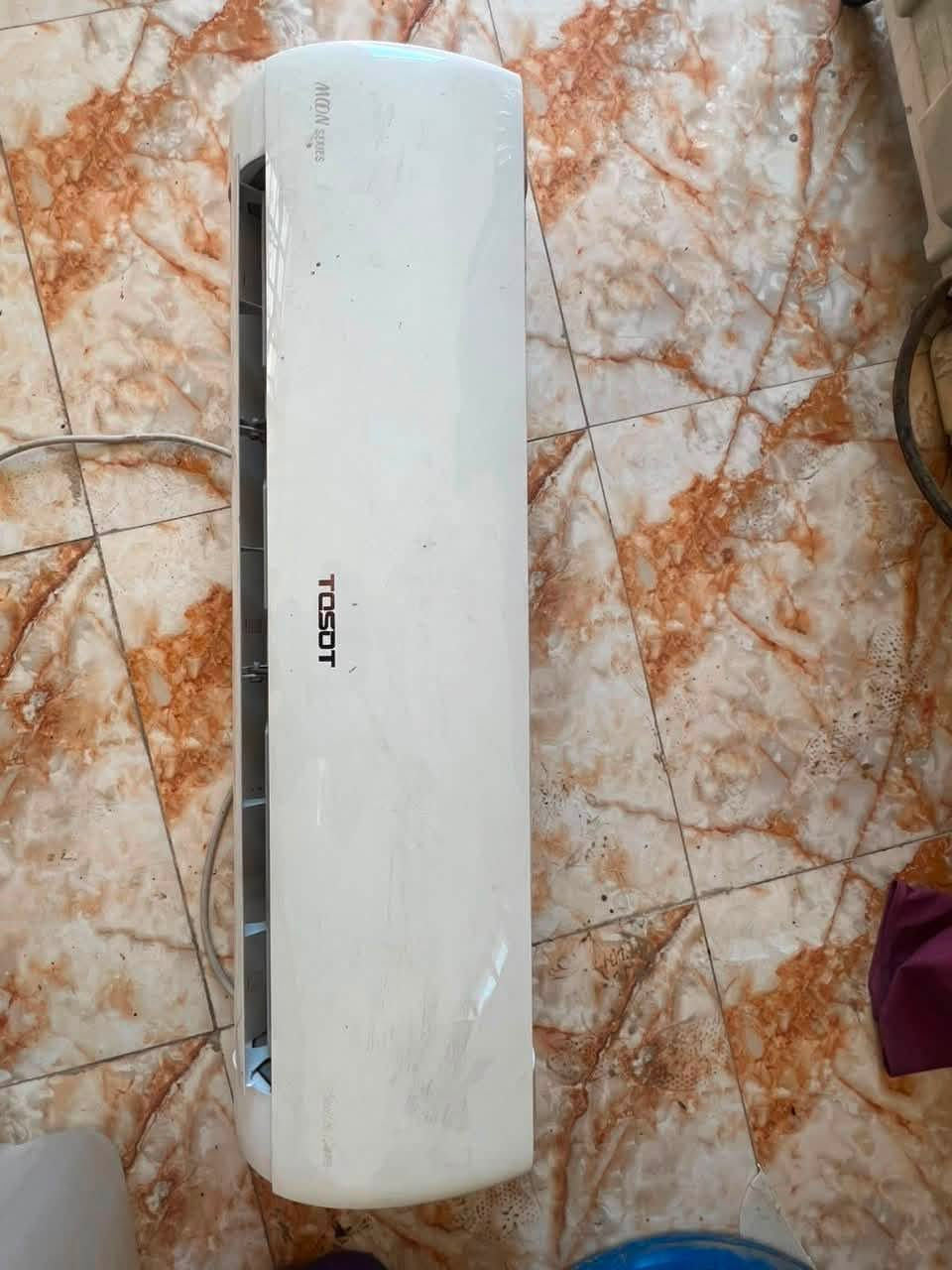 سلام عليكم 
سبلت توسوت طن ونص غاز 410 كامل هو البواري مالته والريموت والغاز مقفول بي الجهاز مستعمل موسم واحد  نضيف تبريد ثلج. السعر 450 

***********

