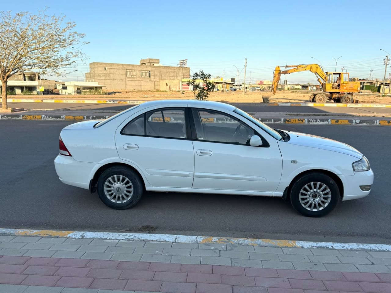 تحيه طيبه للجميع نيسان سني موديل 2009 السياره كفاله عامه محرك 1600 تبريد ثلج صدر تخم تاير جواها جديد  رقم بغداد  انكليزي هزه وسنويه جديد باسمي تحويل مباشر بيع مستعجل 97 العنوان الفلوجه خاص ممتواجد اتصال ع رقم فقط ***********
