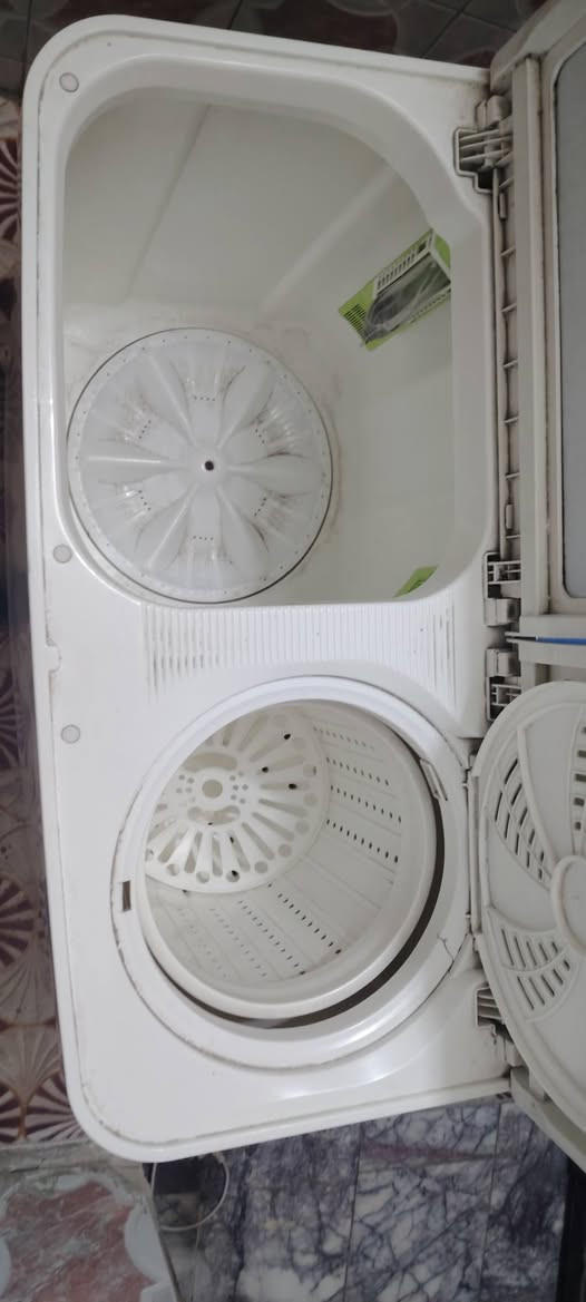 سلام عليكم غسالة للبيع نضيفة كلش الوزن 13 كيلو اخت جديدة الشراي يتصل ***********
