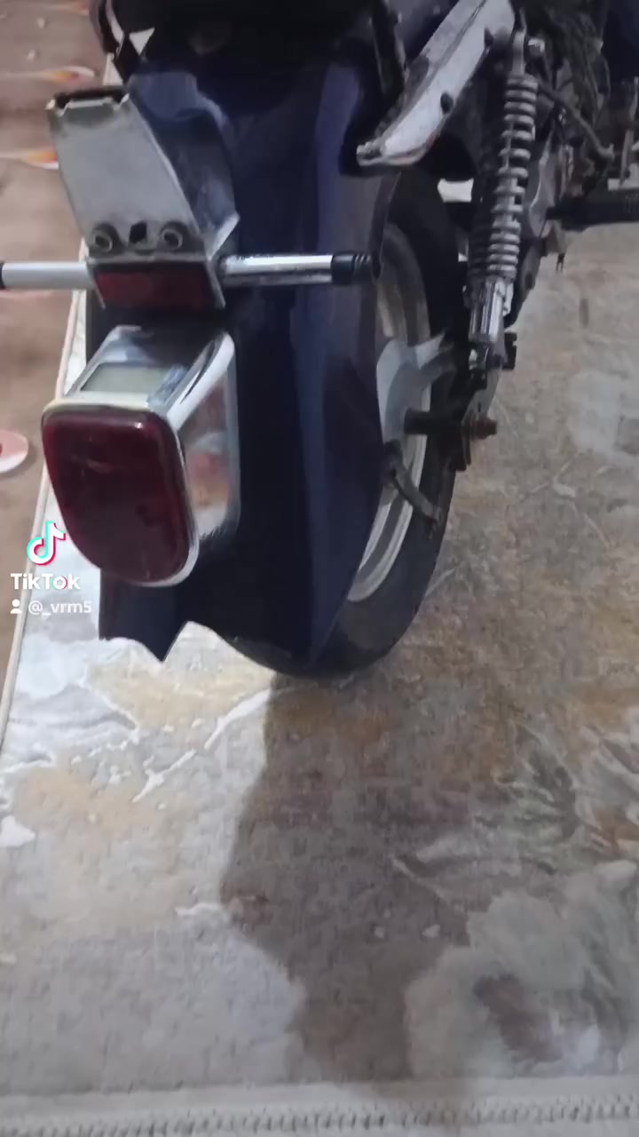 سلام عليكم دراجه هرلي دراجه عوزه محرك تريد شدله محركه تريد تحوره محرك ستوته يصيرله دراجه بدون ادوات اكفلك عشاير من سرقه دراجه نضيفه كدام عينكم دراجه لبيعه ومروس بيرانيه شعندك دز سعره دراجه ب250 وبيه مجال قليل رقمي ما متواجد عله شريحه فقد واستاب***********
