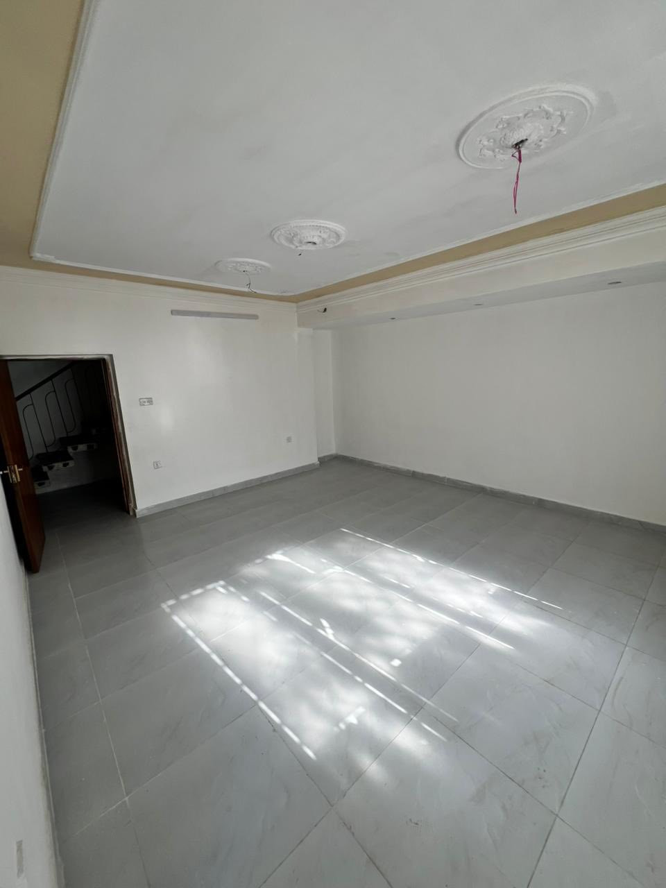 #للايجار____في____السيدية
� بيت بمساحة 150 متر – طابقين
✨ نضيف جداً + مدخلين

🔹 يتكون من:
• غرفتين نوم
• صالة
• مطبخ
• خدمات

📍 الموقع: قريب جداً على التجاري

💰 سعر الايجار: 800 ألف (قفل)

📞 للاستفسار:***********
