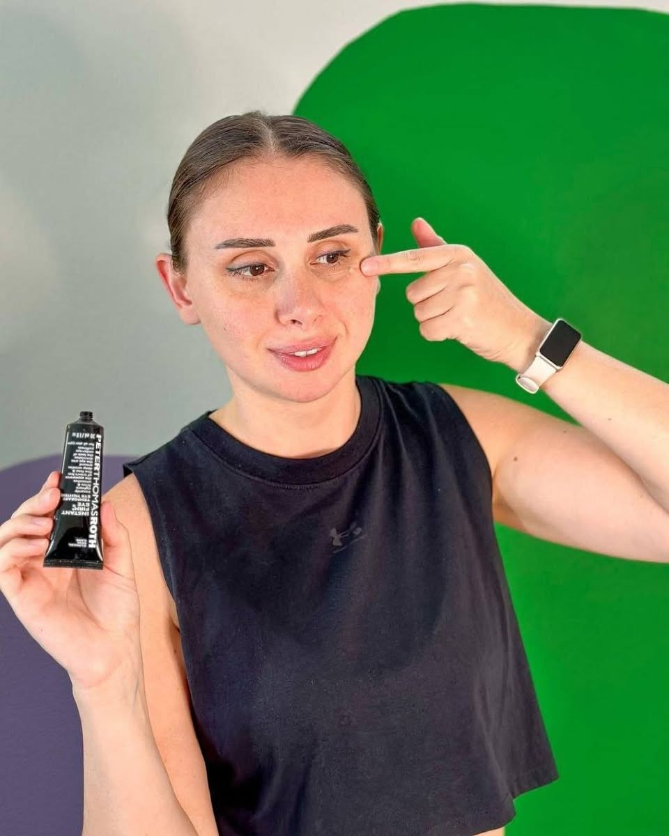 ✨ وصل كريم بيتر توماس روث المعجزة الامريكية لشد البشرة Peter Thomas Roth Instant FirmX Eye هو الحل السريع والفعّال لشدّ منطقة تحت العين والتخلّص من مظهر التعب، التجاعيد، والخطوط الدقيقة خلال دقائق!
هذا المنتج المصمّم بتقنية متطورة يشتغل فورًا على شدّ البشرة وتنعيمها، ويقلّل من مظهر الانتفاخ والهالات، ويخلي منطقة العين تبين أصغر سنًا، أنعم، وأكثر إشراقًا. أول ما تحطّيه، تحسّين بتأثير الشدّ الفوري، وتلاحظين فرق واضح بالملمس والشكل 
✨ مميزات المنتج:
شدّ فوري ومؤقّت لمنطقة تحت العين
يقلّل من مظهر التجاعيد والخطوط الدقيقة
يخفف الانتفاخ والهالات
يخلي البشرة ناعمة ومشدودة
مناسب لكل أنواع البشرة
مثالي قبل المكياج أو المناسبات
✅المكونات الرئيسية: يحتوي على مزيج Firm-A-Tite™ (مزيج من السيليكات ومستخلص الأعشاب البحرية لشد فوري)، وEyeliss™ (مركب ببتيد قوي للحد من الانتفاخات والتجاعيد مع مرور الوقت)، وEye Regener® (مزيج قوي من خلاصة البرسيم الحجازي والترمس).
#الاصلي المنشأ امريكي🇺🇸💯
سعر الدرزن 
يوجد لدينا توصيل الجميع محافظات العراق✔️✔️
✨ وصل كريم بيتر توماس روث المعجزة الامريكية لشد البشرة Peter Thomas Roth Instant FirmX Eye هو الحل السريع والفعّال لشدّ منطقة تحت العين والتخلّص من مظهر التعب، التجاعيد، والخطوط الدقيقة خلال دقائق!


**إذا كنت صاحب هذا الإعلان وتريد حذفه لأي سبب، رجاءا أرسل رسالة إلى الدعم الفني**