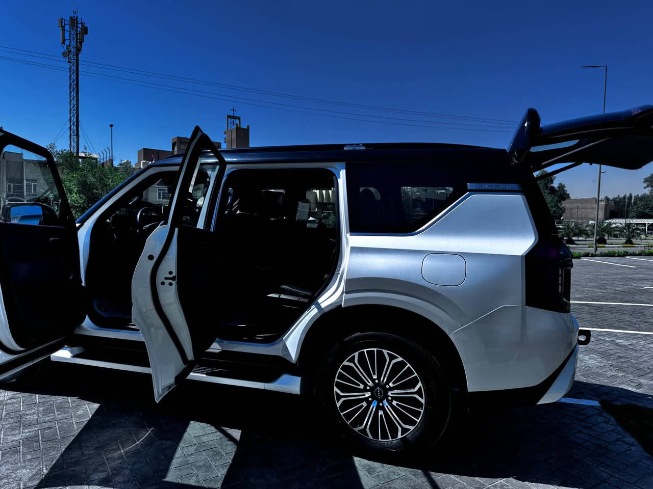 🔥 نيسان باترول بلاتينيوم 2025 للبيع 🔥

▪️ وارد وكالة السور
▪️ ممشى 17,000 كم فقط
▪️ محرك 3.8 V6 تنفس طبيعي
▪️ جير أوتوماتيك 9 سرعات
▪️ دفع رباعي
▪️ اللون أبيض لؤلؤي
▪️ القمارة مغلفة PPF أسود
▪️ كاميرات 360°
▪️ مقاعد جلد مع تبريد وتسخين
▪️ تشغيل بصمة وباب خلفي كهربائي
▪️ حالة الوكالة بالكامل

السيارة نظيفة جداً واستخدام شخصي، وجاهزة للفحص بأي مكان يختاره المشتري.

📍 بغداد

📞 ***********

📱 واتساب:
https://wa.me/9647815200050 بغداد, العراق
