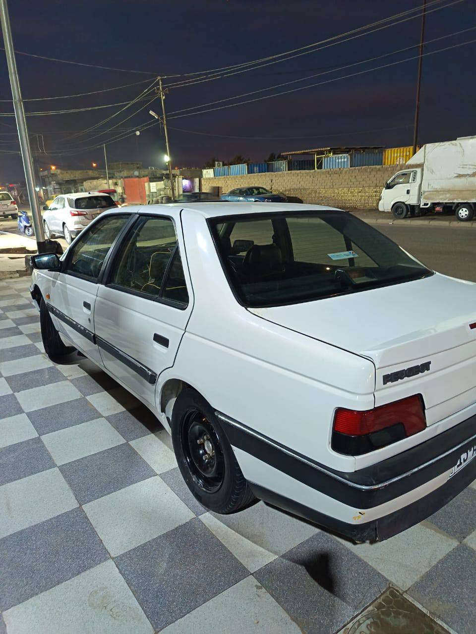 سياره للبيع بيجو405موديل12سياره مكفول  مكينه كير حداديه تخم تاير رقم نكليزي جديد العنوان ميسان باقي التفاصيل ***********
