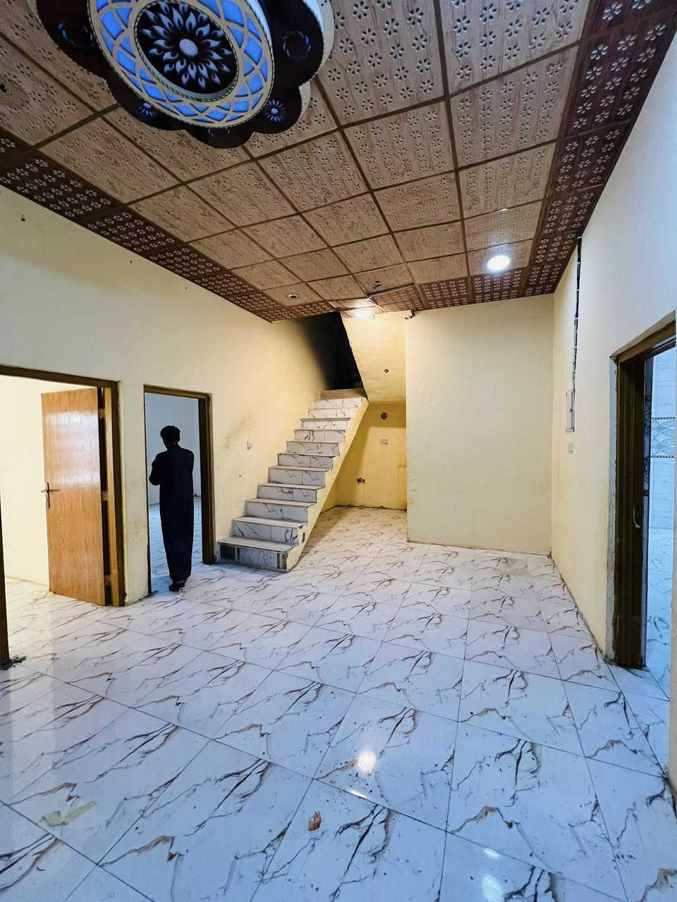 السلام عليكم ورحمة الله وبركاته🌹
اللاستفسار***********

دار سكن للبيع  🏭
المساحه200 م
جميع لخدمات متوفره 
منطقه سكنيه حلوه متربه 👍

محتويات البيت ⬇️ 
دوانيه 
وصاله
غرف نوم عدد 3
مطبخ
صحيات خارجي + داخلي

نوع العقار : طابو زراعي عراقي سند 25

العنوان : البصرة أبي لخصيب
كوت الحمداني شارع ابو دله 

سعر70 مليون وبي مجال
اللاستفسار : ***********
