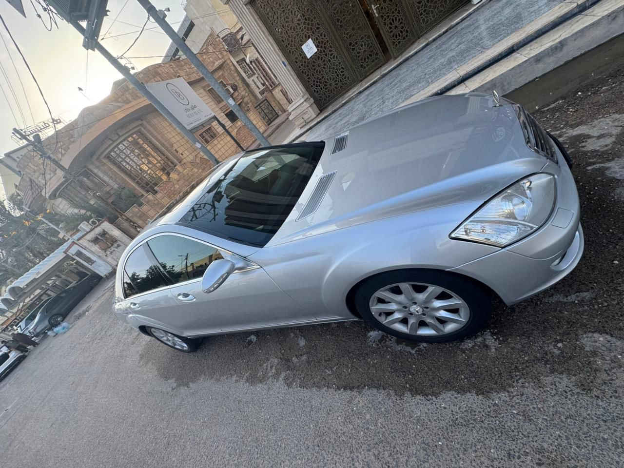 سلام عليكم مارسدس دوات دوات سياره مكفوله وجديده كلش وتومه وكامله كفاله عامه من كلشي سعر 85وبيه مجال***********
