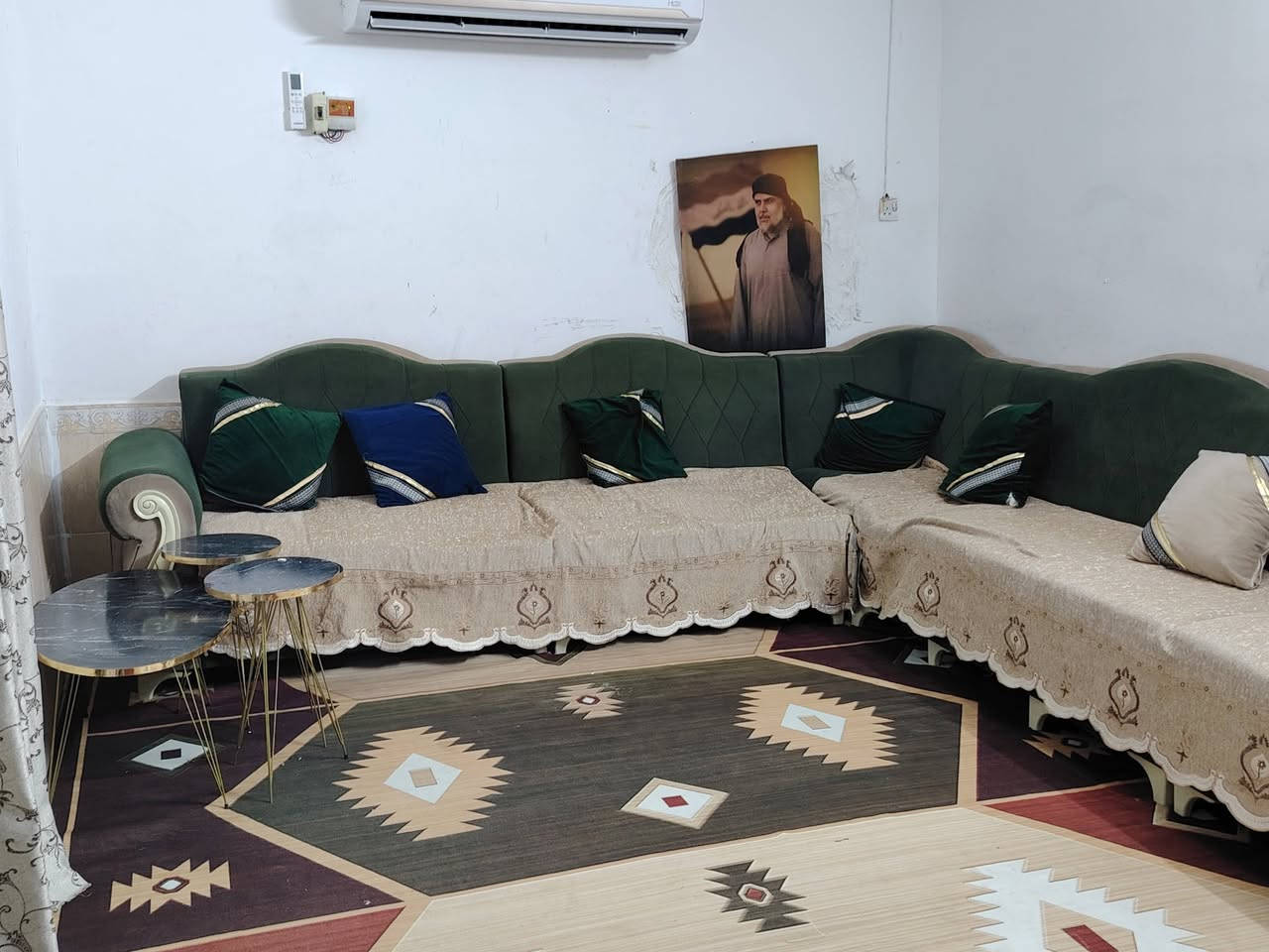 ديوان عشر مقاعد نضيف
بي خسفات بسيطه

السعر ٢٥٠قفل الن نضيف بي خسفات بسيطه

***********
