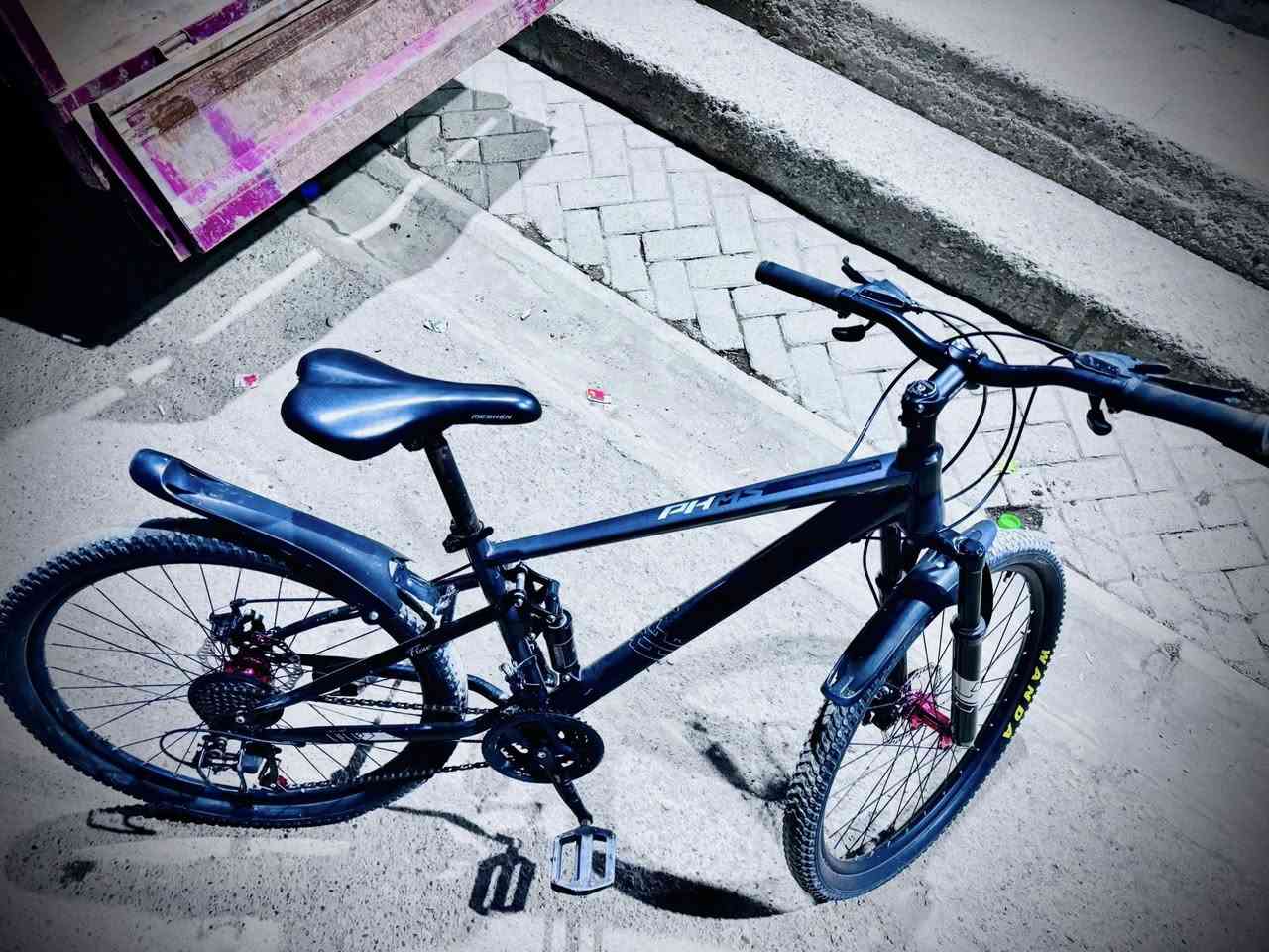 ￼بسكل البيع البيسكل ‏رياضي ￼مو ستعراضي مستخدم فتره قليلة السعر يكون 180وبي مجل شي قليل التوصل التصال علئ الرقم هذه***********￼
