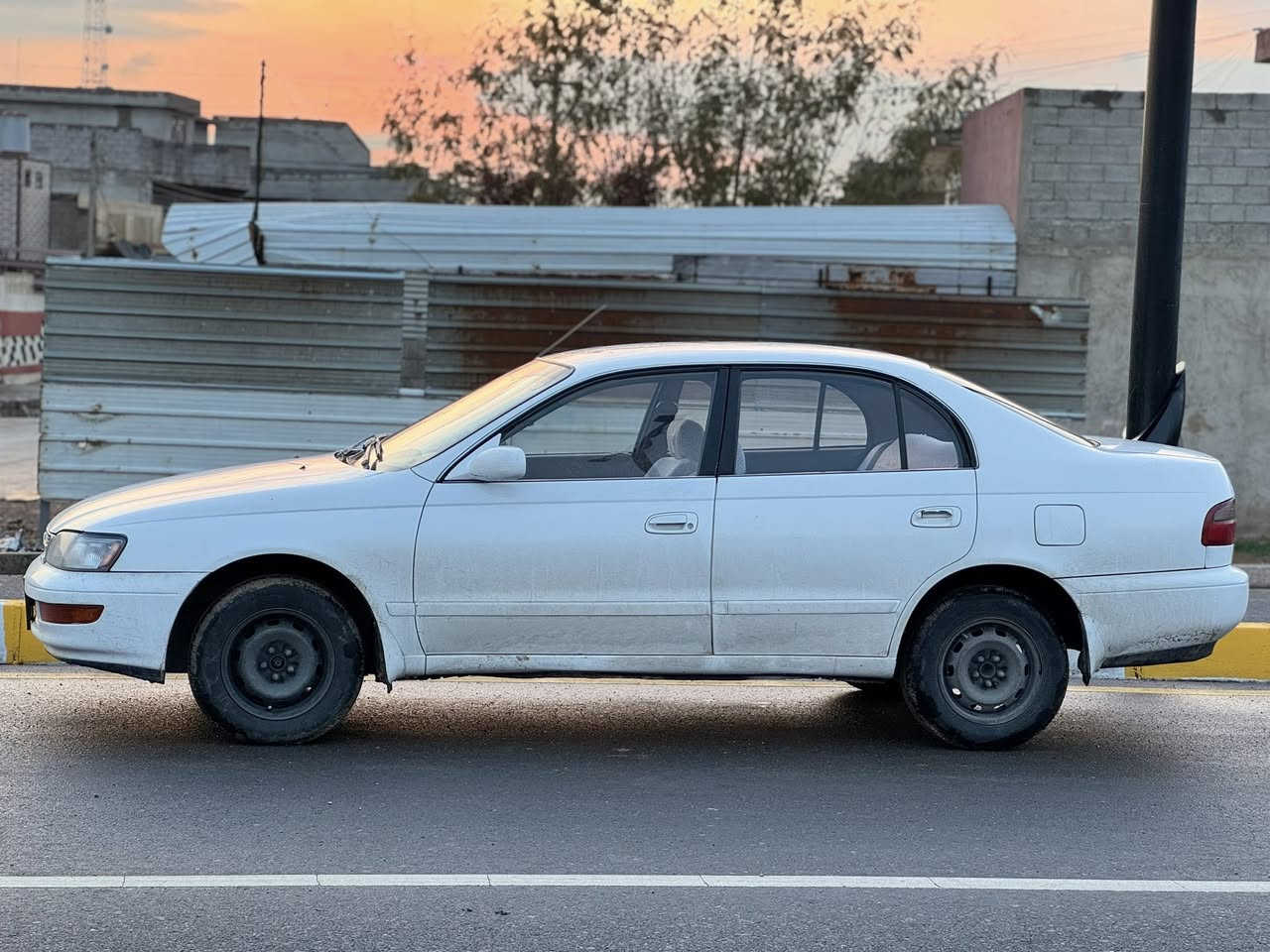 فرخ بطه موديل1993سياره مال بيت وجناي بدون قطرة صبغ جديده وضرر مابيها طخم امامي خلفي جديد تخم تايرات جدد سياره مصرف دينار مايعوزها تبريد تدفئه بأسمي اني الشرعي كابون بانزين كامله السياره جاهزه بدون نقص للاستفسار اتصل 
***********
***********
