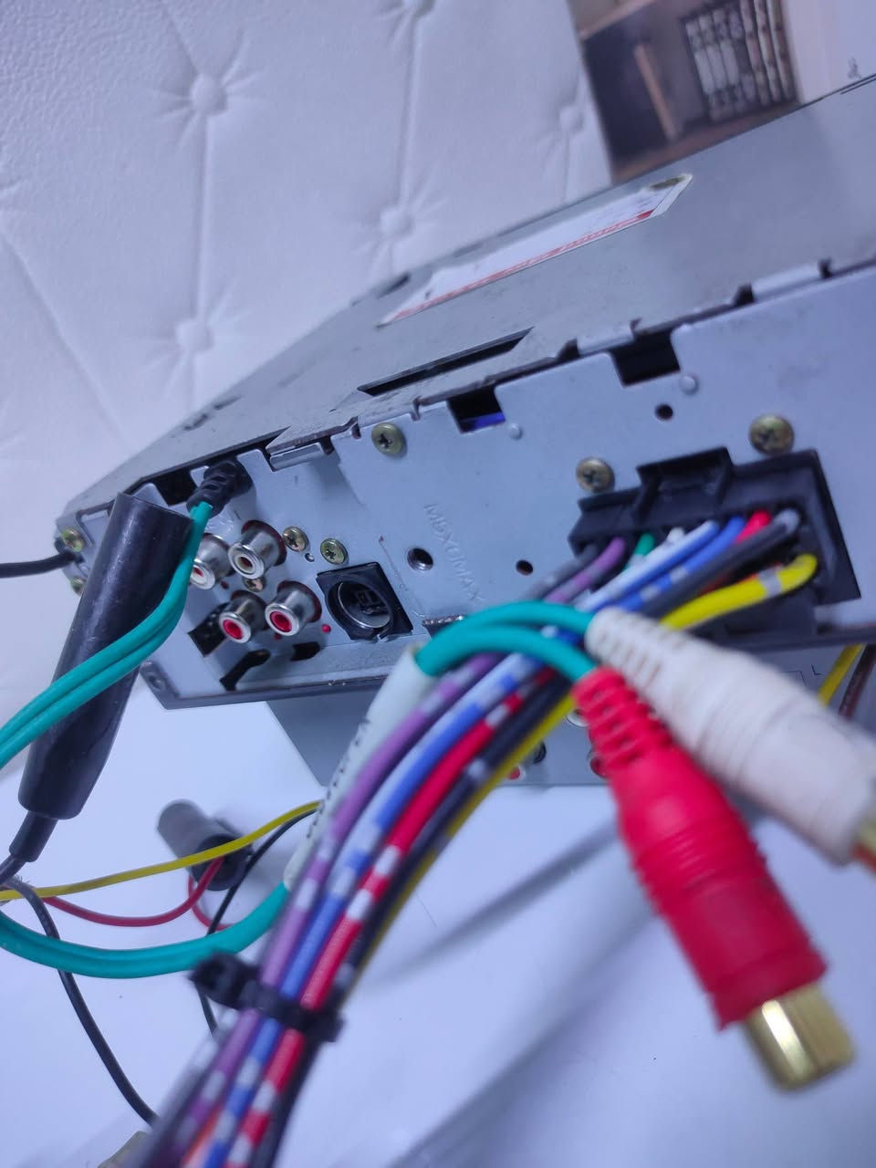 سلام عليكم-jvc اندنوسي اصلي تفصيخ . مع كيجات . الجهاز رؤؤعة .
ملاحظة : الجهاز معدل مظاف فية بلوتوث . صوت فول عالي 
. انطونة بي سعر حلو يستاهلة وبالعافية . متوفر توصيل


**إذا كنت صاحب هذا الإعلان وتريد حذفه لأي سبب، رجاءا أرسل رسالة إلى الدعم الفني**