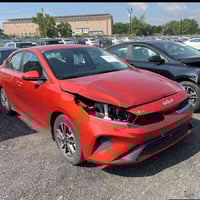 فورتي موديل ٢٠٢٣ لون مشمشي محرك ٢٠٠٠ وارد امريكي رقم بغداد وبأسمي ماشي...