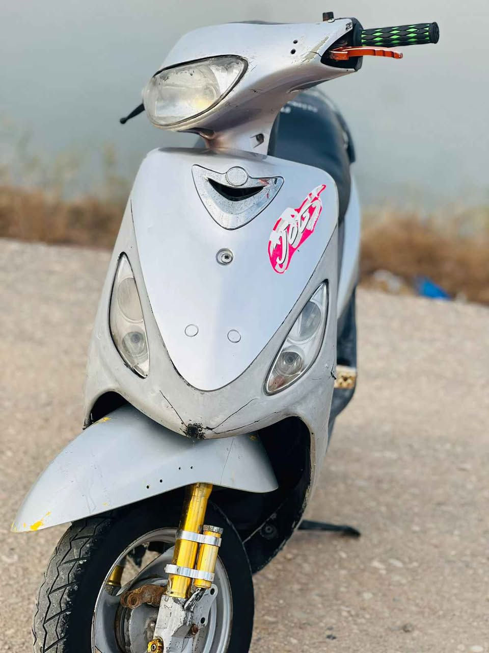 سلام عليكم. دراجة ماكس قجمة للبيع دراجة مفتوحة مرة وحدة دراجة خرسة ماتنسمع نضيفة وحلوة شلعة ومعدل وكاملة من كلشي نقصهة بس باتري كلشي شغال بيهة الدراجة اكفلك ياهة من تنقيص من تبخير من اي خلل 
السعر:450 وبيهة مجال حك الجية 
العنوان: البصرة الهارثة
رقم الهاتف: *********** Singapore
