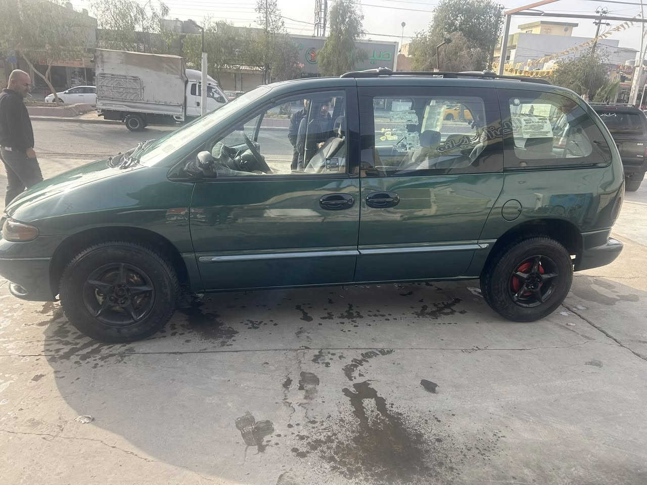 السلام عليكم ورحمته الله وبركاته 
سياره دوج كرفان 
موديل 1998 صبغ عام 

للبيع بسعر  42 ورقه قفل 
كير ومحرك  مبدل الى 
تويويتا كاميري (2000)ام الجف 
اربعه اسطوانات 
السنوية ينتهي اب 2026 شهر السادس 
صاحب السنوية اب كركوك 
شرط التحويل 
مكان السيارة كركوك
غير متواجد علا الفيس 
رقمي  الاثير 
***********
