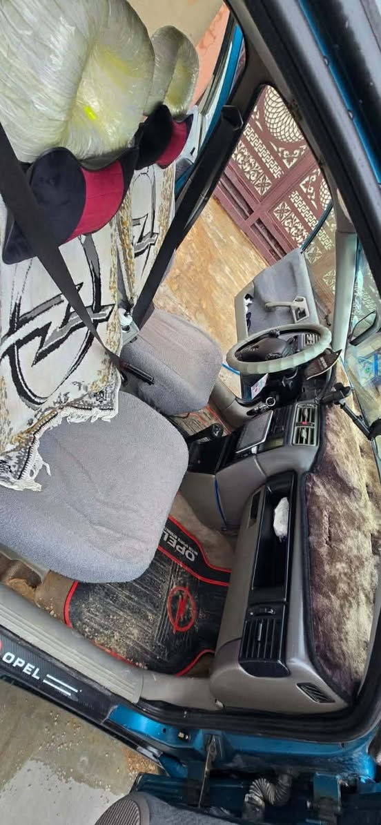 اوبل فكترا موديل 1992 مكينة 20 كير أوتوماتيك كير محرك شرط سقف سلايت كهربائي شاشة ايباد
صدر امامي خلفي جديد اربع تايرات جديد رقم كركوك دولي مسطرة كوبون بانزين شرط التحويل مكان السيارة كركوك سعرها 48 تواصل ***********
