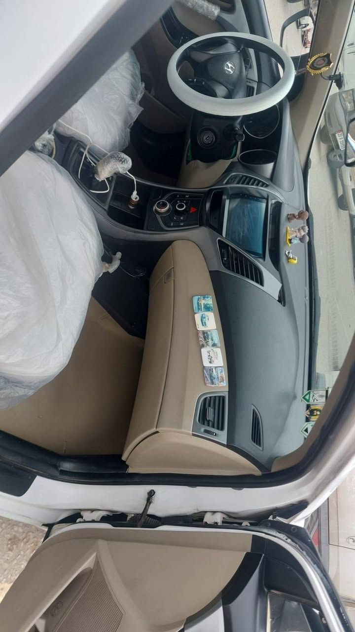 السلام عليكم الإنتر لبيع  مديل 2015 خليجي مكفول من مكينه وكير وحداديه  وتخم تأير جديد علمنا السياره بيه تجيه خفيفه  سياره بسمنا تحويل شوكت متريد
السعر 85 ورقه 
الرقم /***********
مكانك كربلاء
