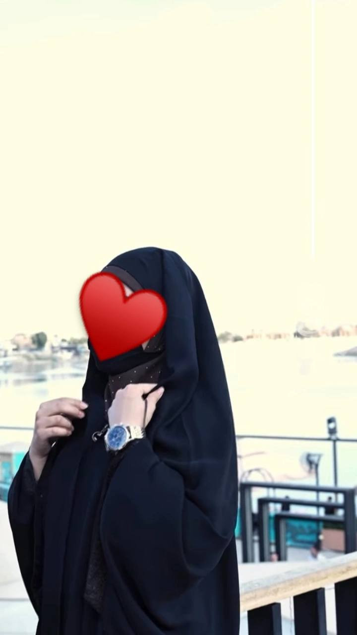 بنات هاي العبايه اشتريتها ب65 قماشها جرجيت الكوري الأصلي مو مثل الي بلسوك امهات 25 و 15 وأريد ابيعها ب40  لان قصيره عليه تلبس طول 160 ولحد وزن 80 وتوصيل موجود بأي مكان ادزلج العبايه الي تريدها تراسلني ع هذا الرقم ***********
